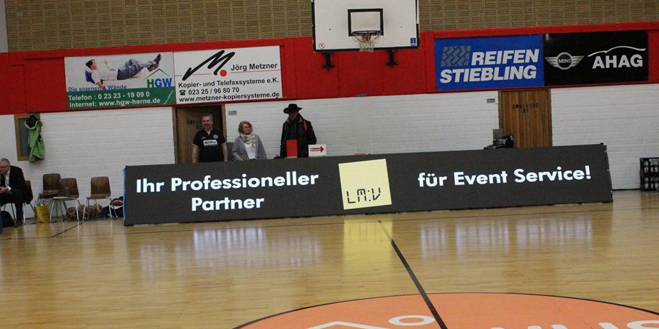 Bandenwerbung der 1. Damen Basketball Bundesliga